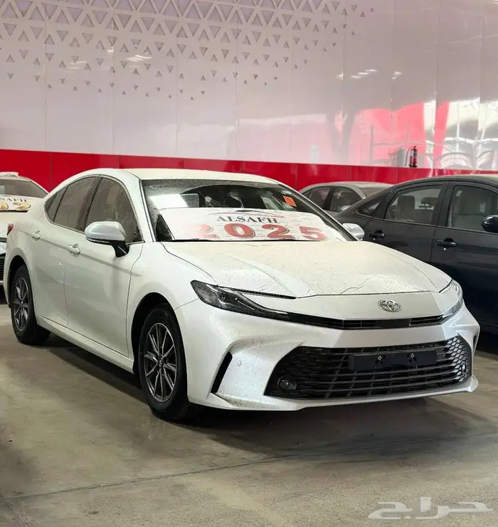 كامري E ستاندرد بنزين موديل 2025 سعودي 1