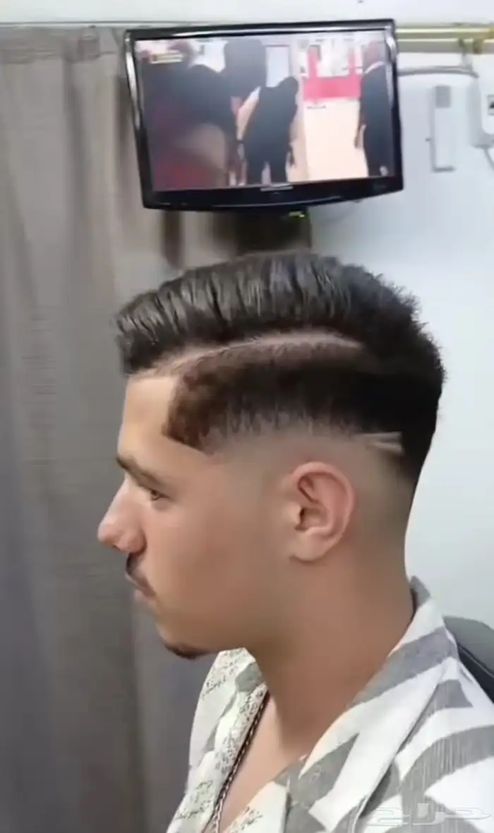 حلاق من تونس موجود في الخبر 0