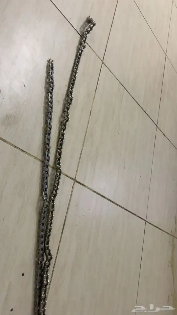 جنزير دباب يجي على مقاس سيكل 20 بس ناقص له مسمار وانتهينا 0