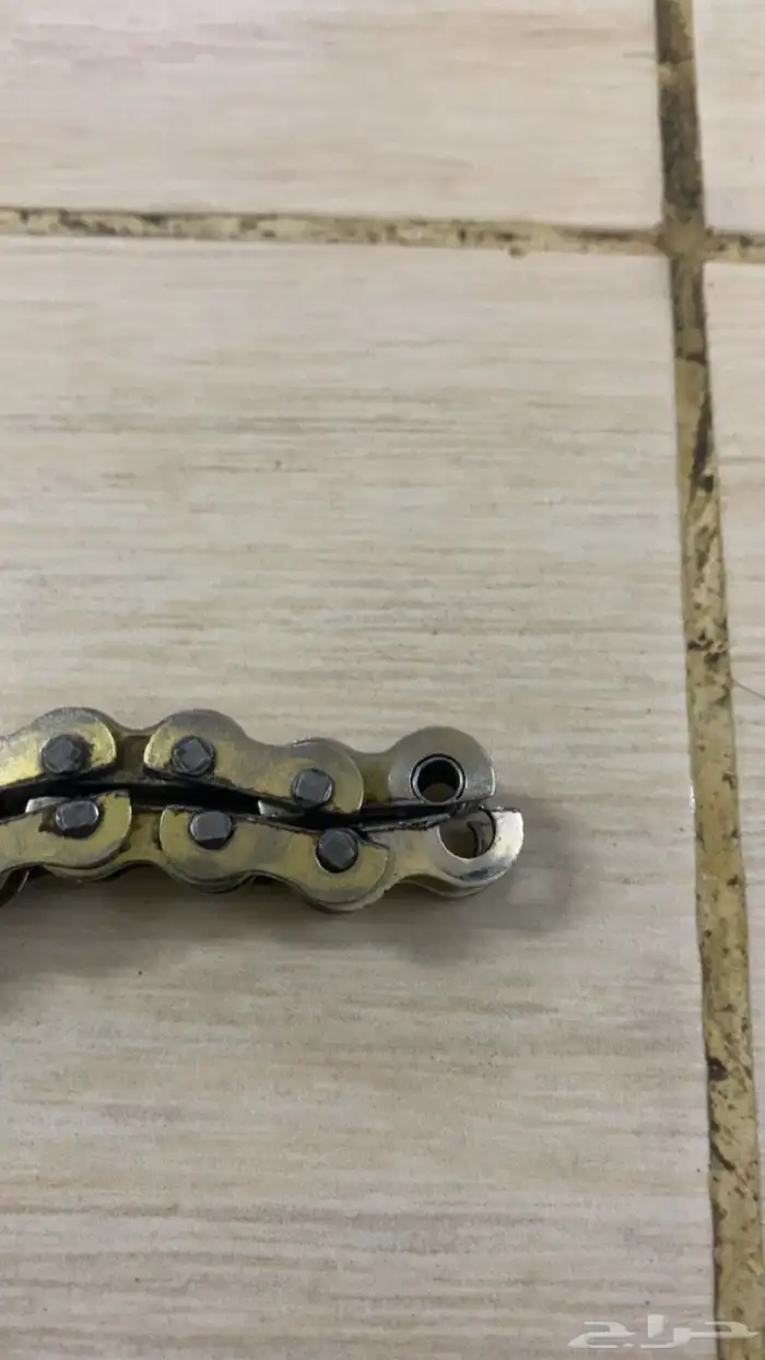 جنزير دباب يجي على مقاس سيكل 20 بس ناقص له مسمار وانتهينا 2