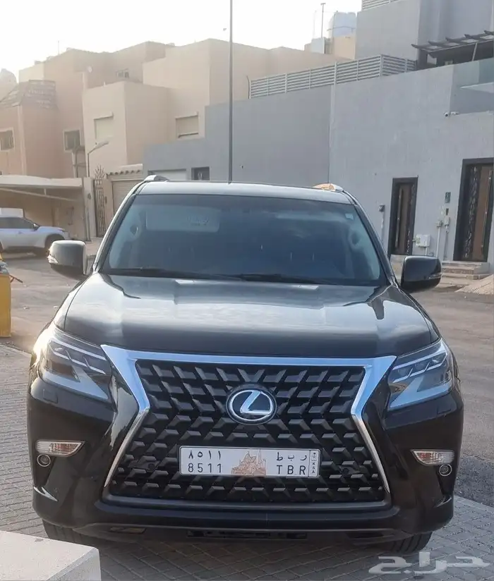 جيب لكزس 2022 GX أسود 4