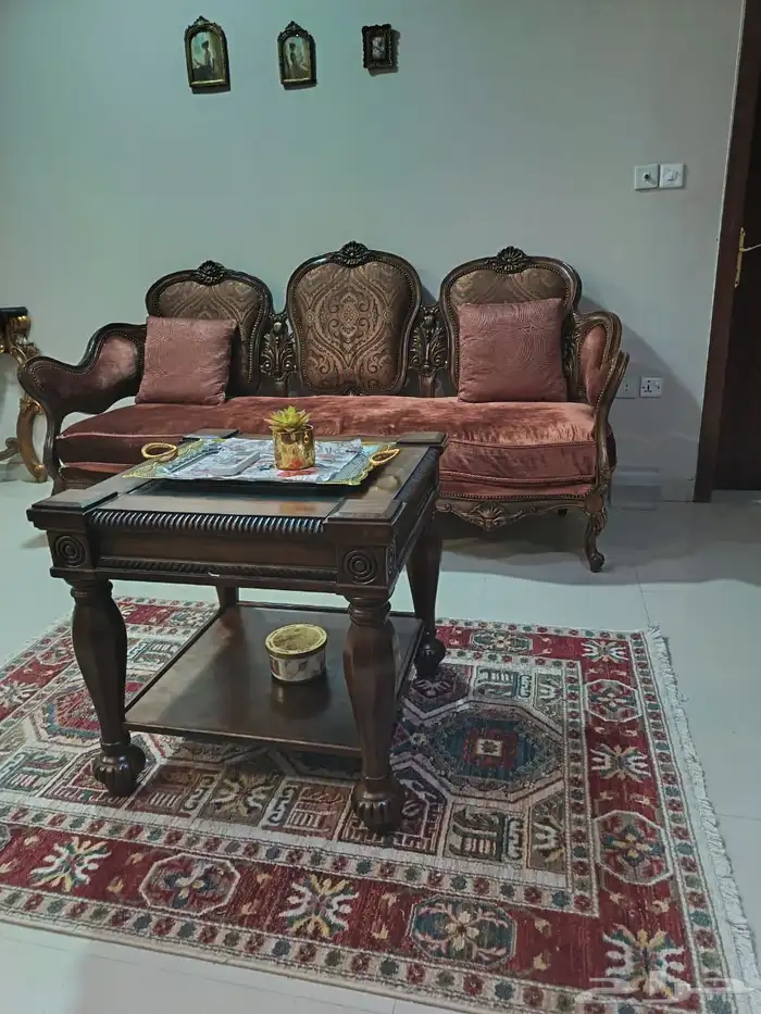 كنب كلاسيك من مفروشات العمر يسع 8 أشخاص 1