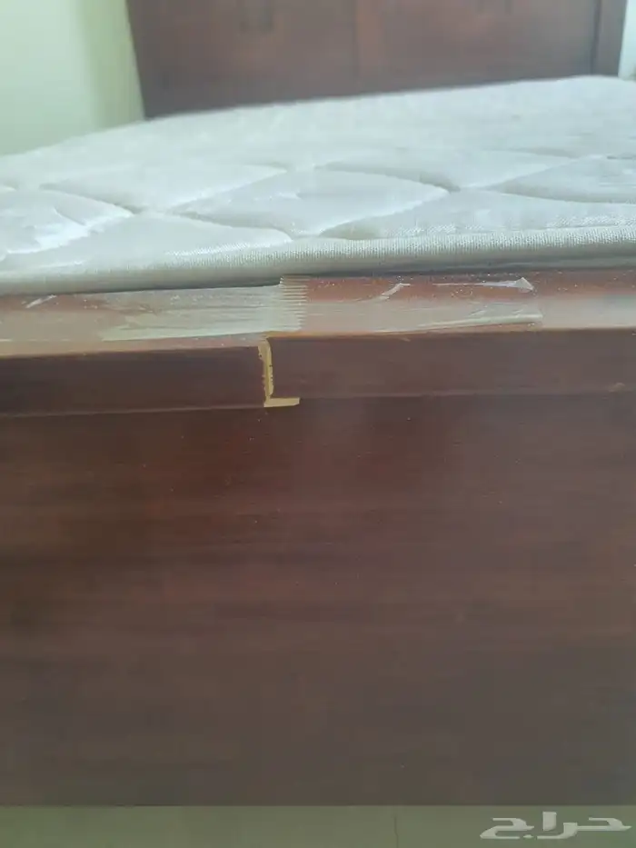 فرصة سرير خشب ثقيل ب100 فقط مع المرتبة 4