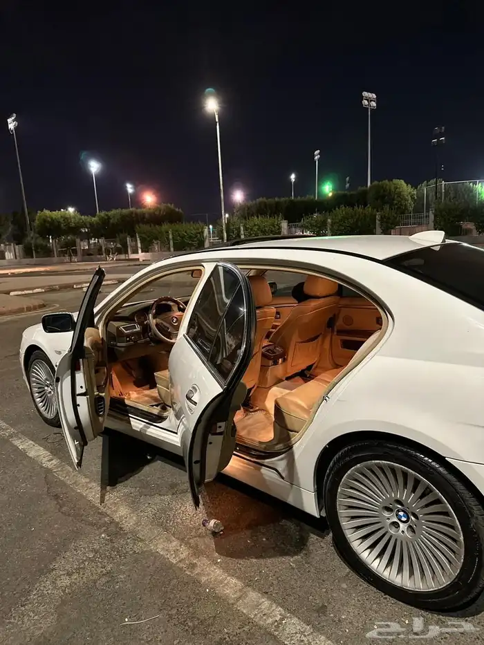 بي ام 2007 مقاس 735 فل كامل بودي بلد وداخلية السيارة نظيفة 9