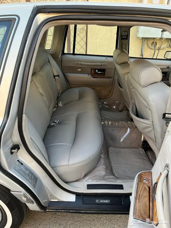 فورد لينكون تاون كار 1990مخزن للبيع 11