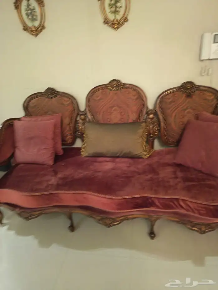 كنب كلاسيك من مفروشات العمر يسع 8 أشخاص 2