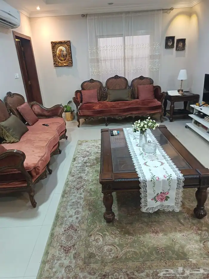 كنب كلاسيك من مفروشات العمر يسع 8 أشخاص 6