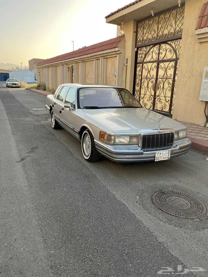 فورد لينكون تاون كار 1990مخزن للبيع 1