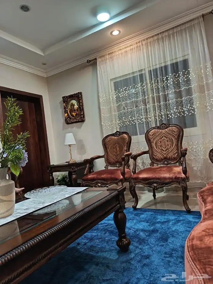 كنب كلاسيك من مفروشات العمر يسع 8 أشخاص 5