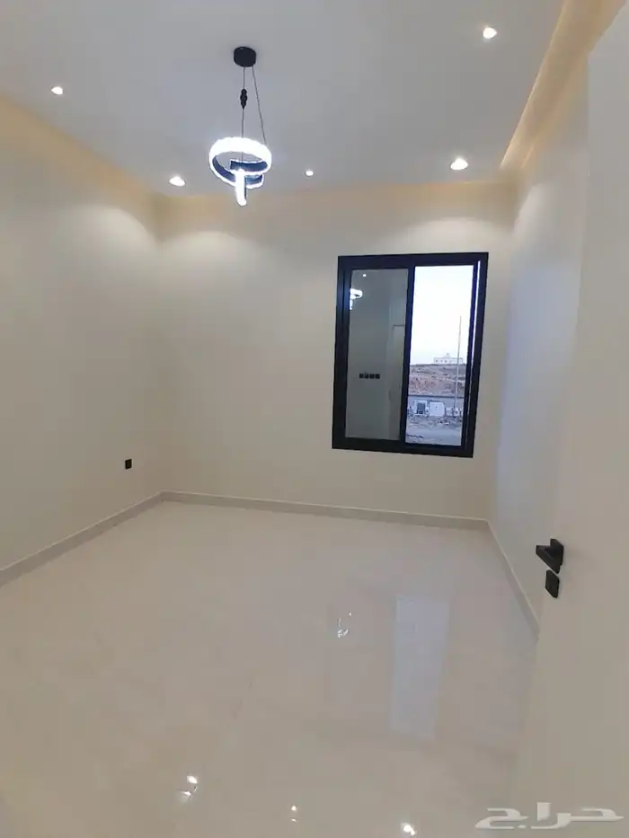 للبيع شقه دور ثاني مع سطح مستقل المصعد شغال ب550الف بالمحاله 7