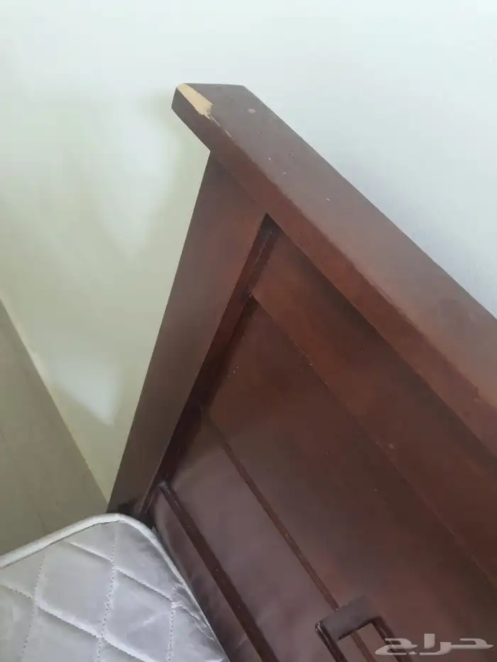 فرصة سرير خشب ثقيل ب100 فقط مع المرتبة 3