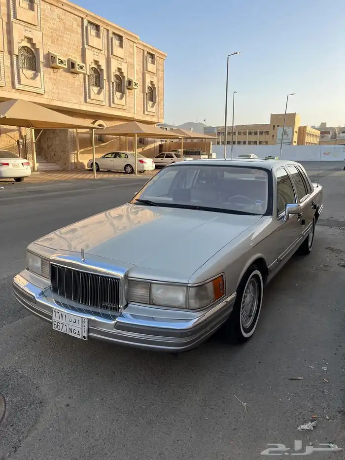 فورد لينكون تاون كار 1990مخزن للبيع 4