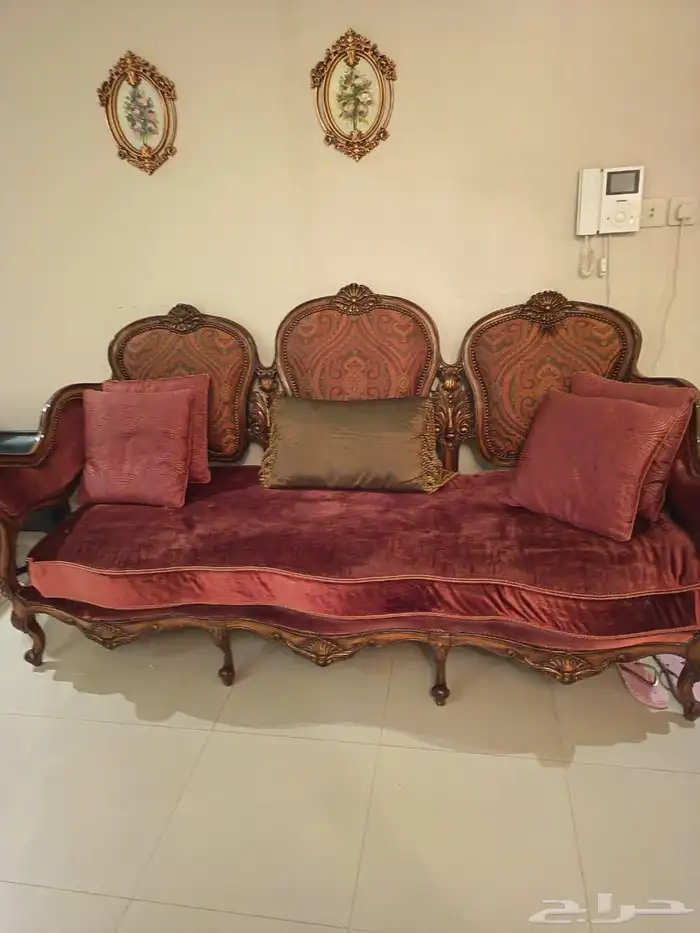 كنب كلاسيك من مفروشات العمر يسع 8 أشخاص 0