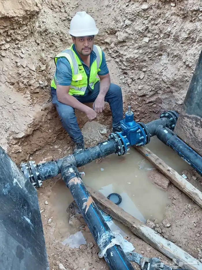 فني لحام ليات ايثيلين لحام حراري ولحام كهرباء الكترو فيوجن 0