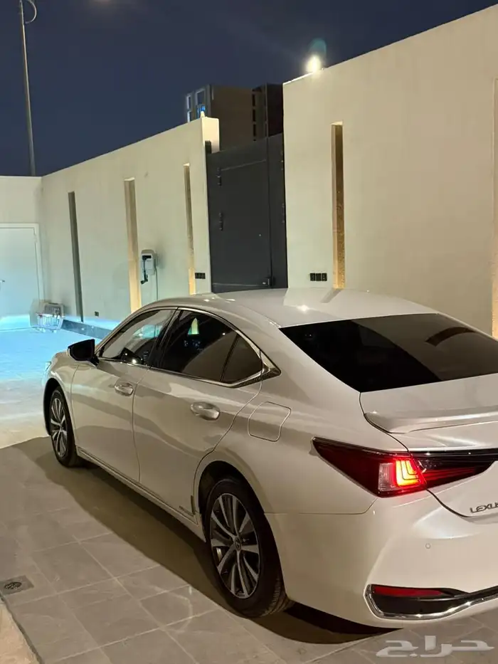 لكزس 2021 نظيف وممشى قليل 12
