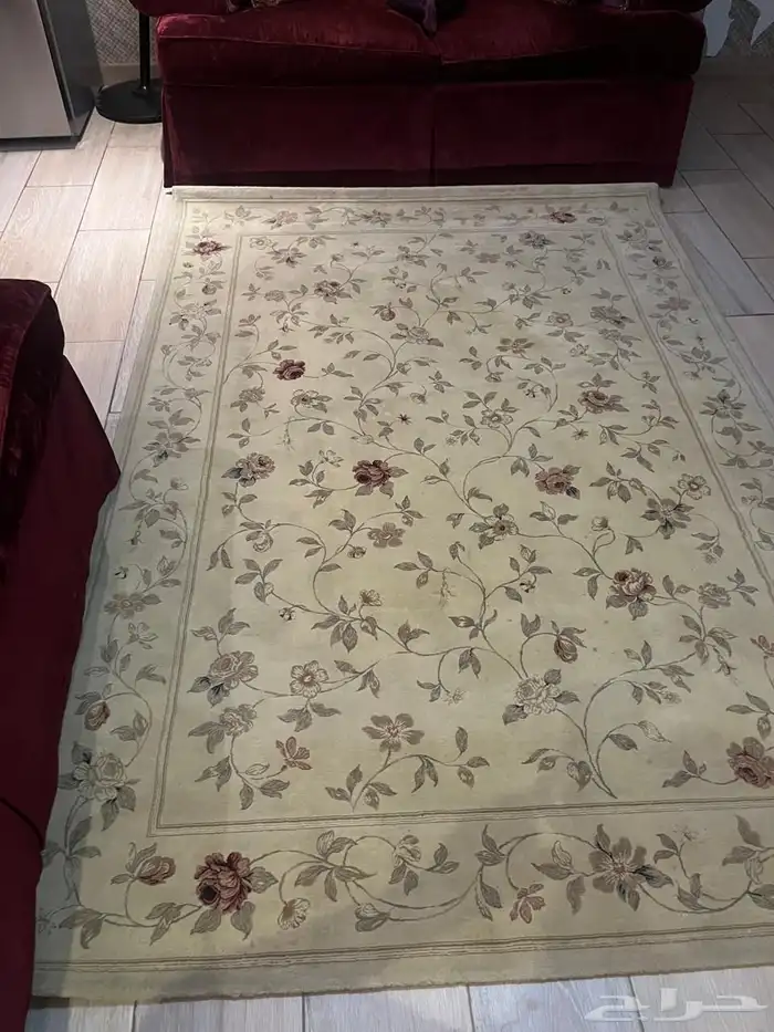 طقم كنب المطلق 7 اشخاص مع طربيزتين جانبيات مع سجادة وستائر 1