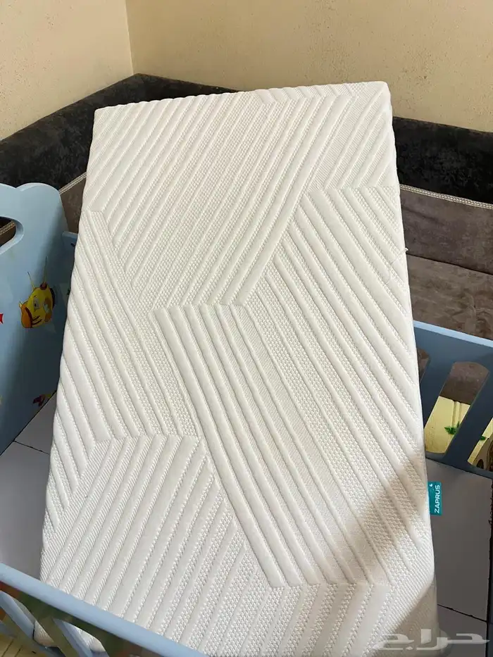 اغراض مطبخ و سرير أطفال و دفاية للبيع 9