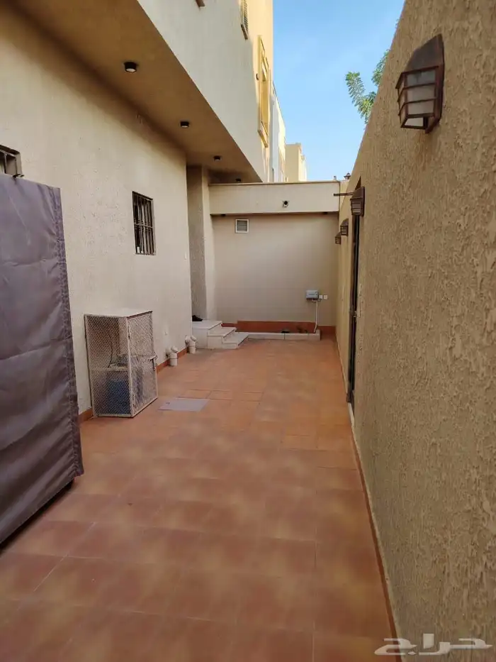 فيلا فاخرة للبيع بموقع مميز ومواصفات استثنائية 11