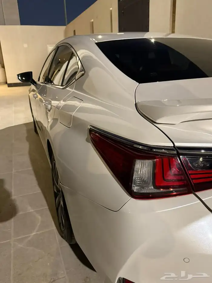 لكزس 2021 نظيف وممشى قليل 32