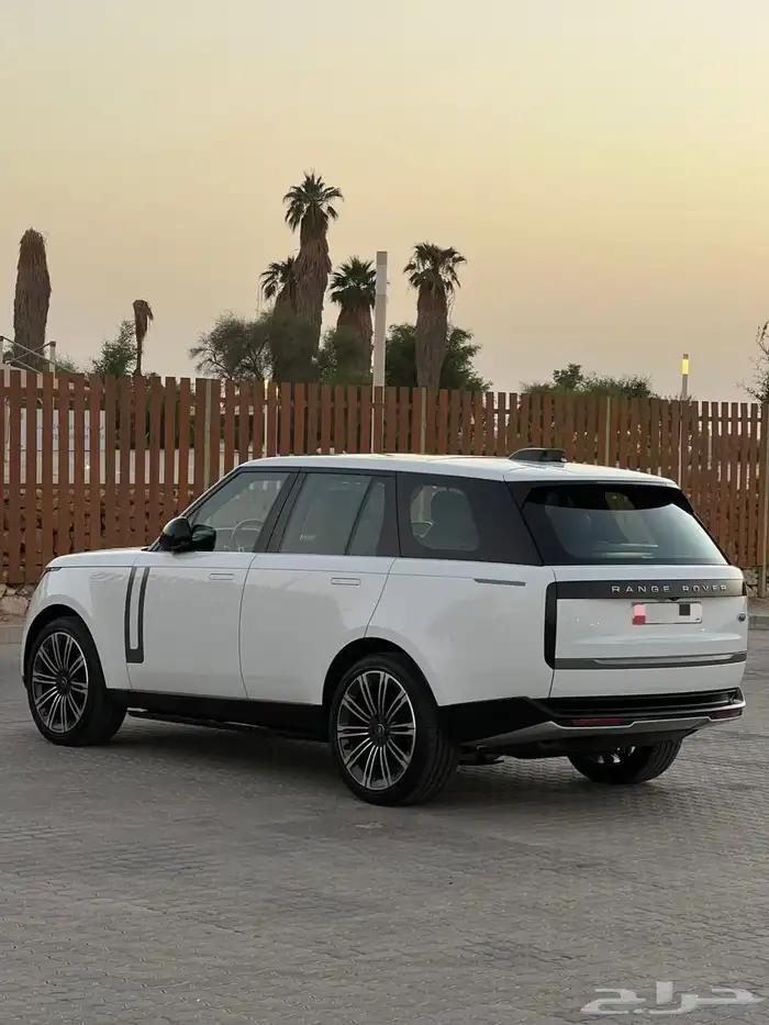 رنج روفر فوج 2022 خليجي موجودة بدبي 8