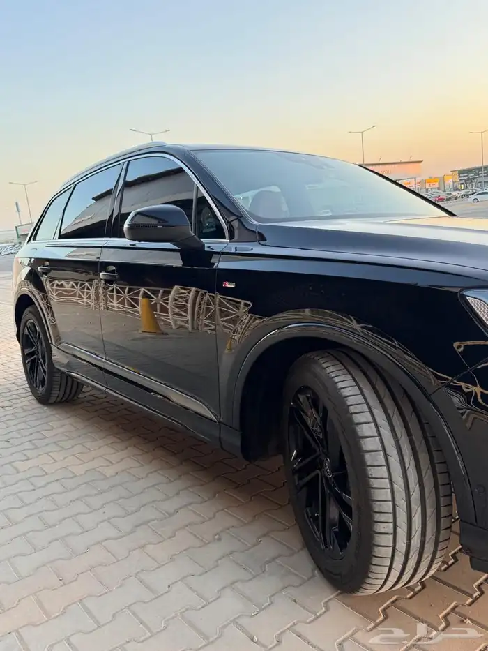 اودي   كيو 7 اس لاين 2021 3