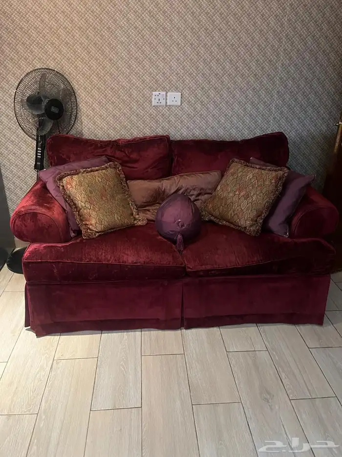 طقم كنب المطلق 7 اشخاص مع طربيزتين جانبيات مع سجادة وستائر 2