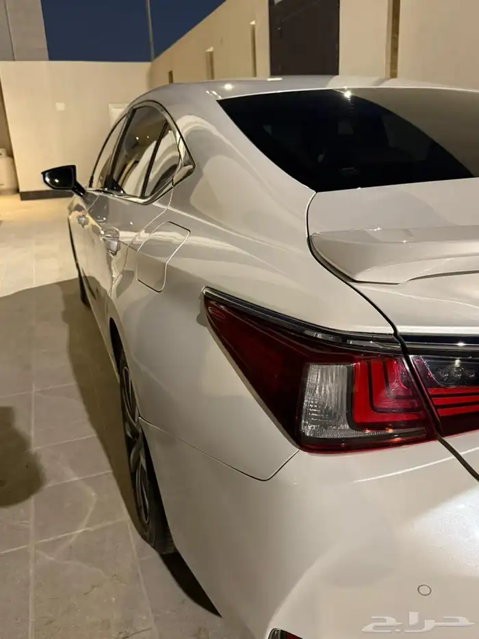 لكزس 2021 نظيف وممشى قليل 28