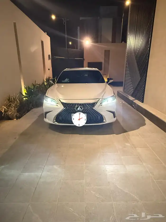 لكزس 2021 نظيف وممشى قليل 3