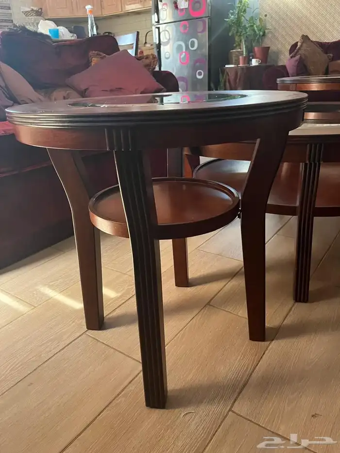 طقم كنب المطلق 7 اشخاص مع طربيزتين جانبيات مع سجادة وستائر 5