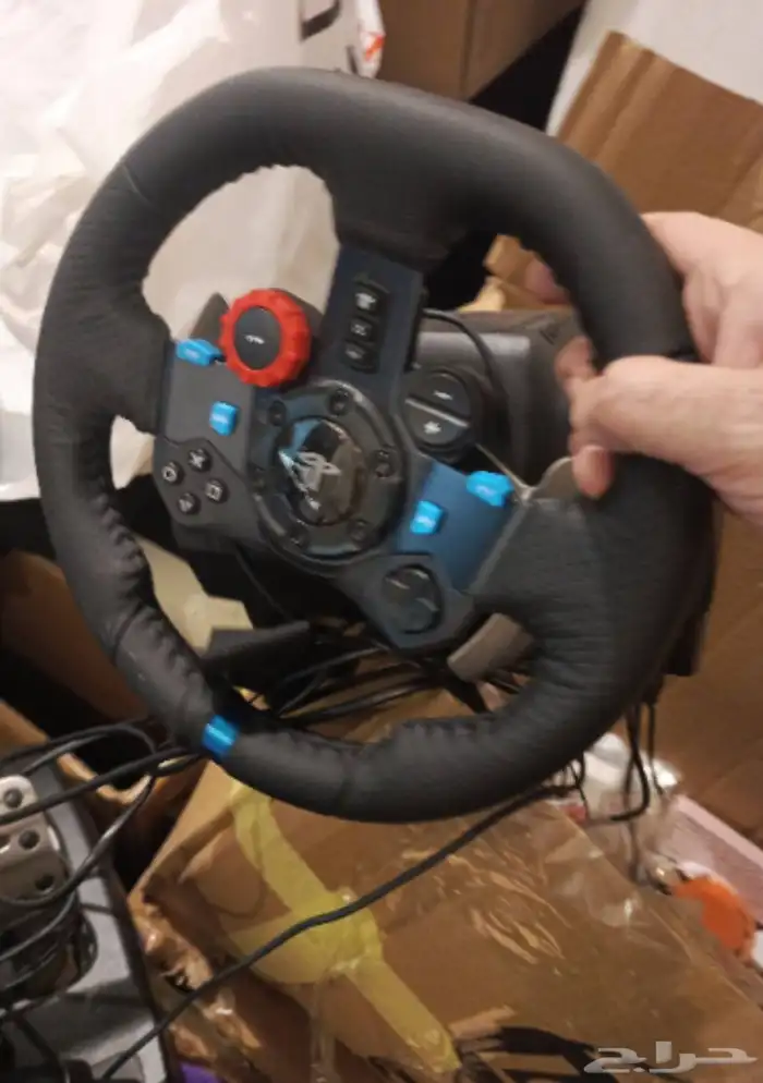 جهاز بلايستيشن 5 مع يدين وقاعده شحن وشاشة لعب التحكم عن بعد 2