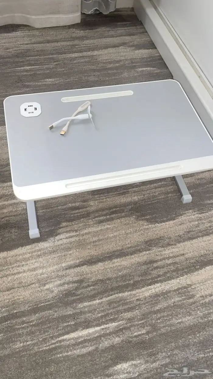 طاولة لابتوب ودروس 0