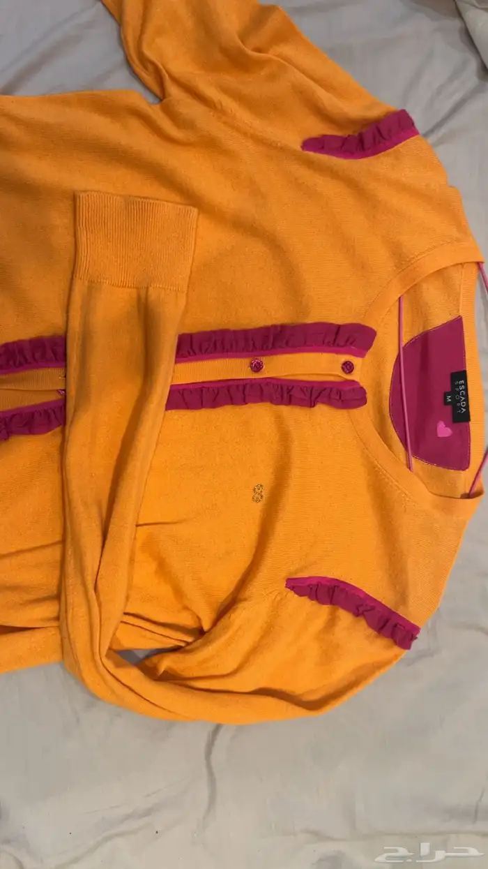 بلوزة ماركة اسكادا شبه جديده 2