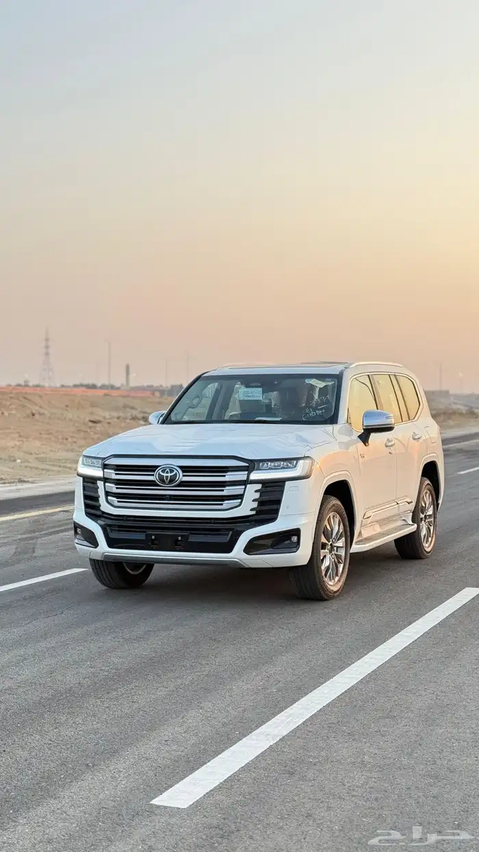 لاندكروزر 300 VX هايبرد 2025 للبيع كاش او اقساط 1
