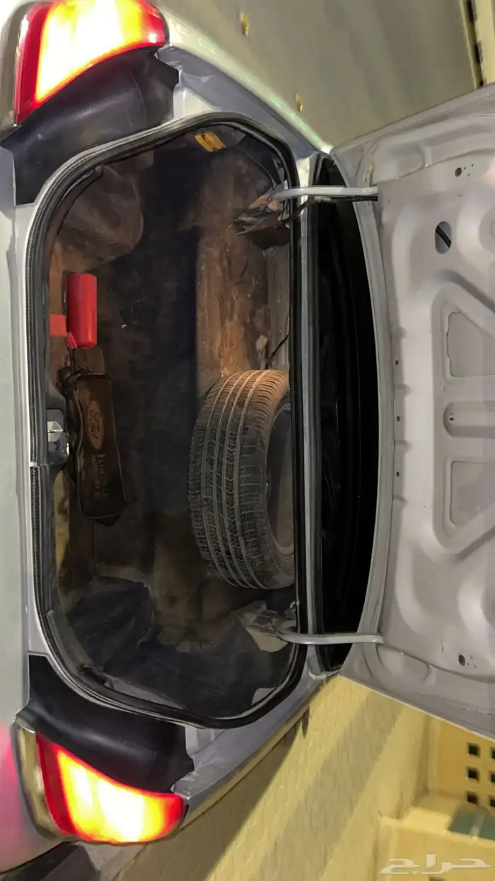 للبيع فورد فكتوريا2011 3