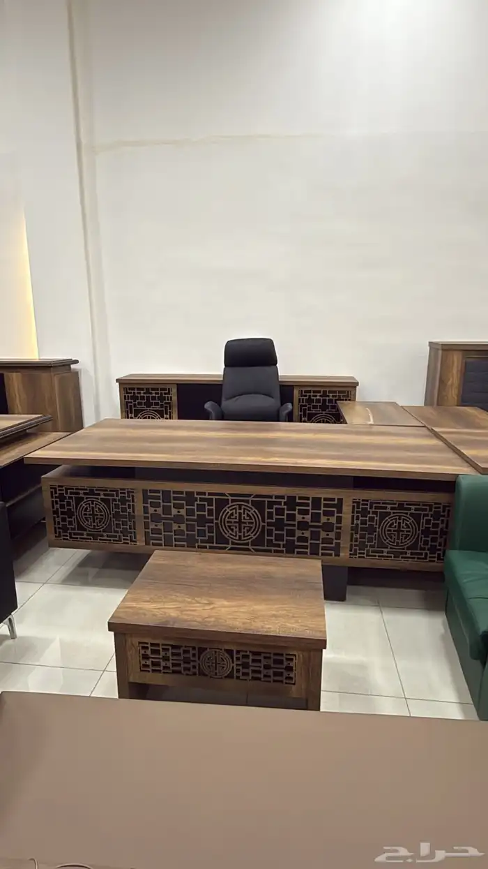 مكاتب ادراية فخمة جميع المقاسات 32