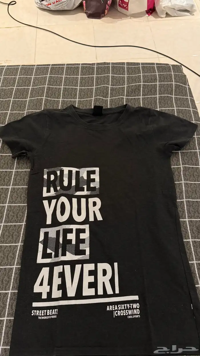 تيشيرت اسود مستعمل مقاس M 0