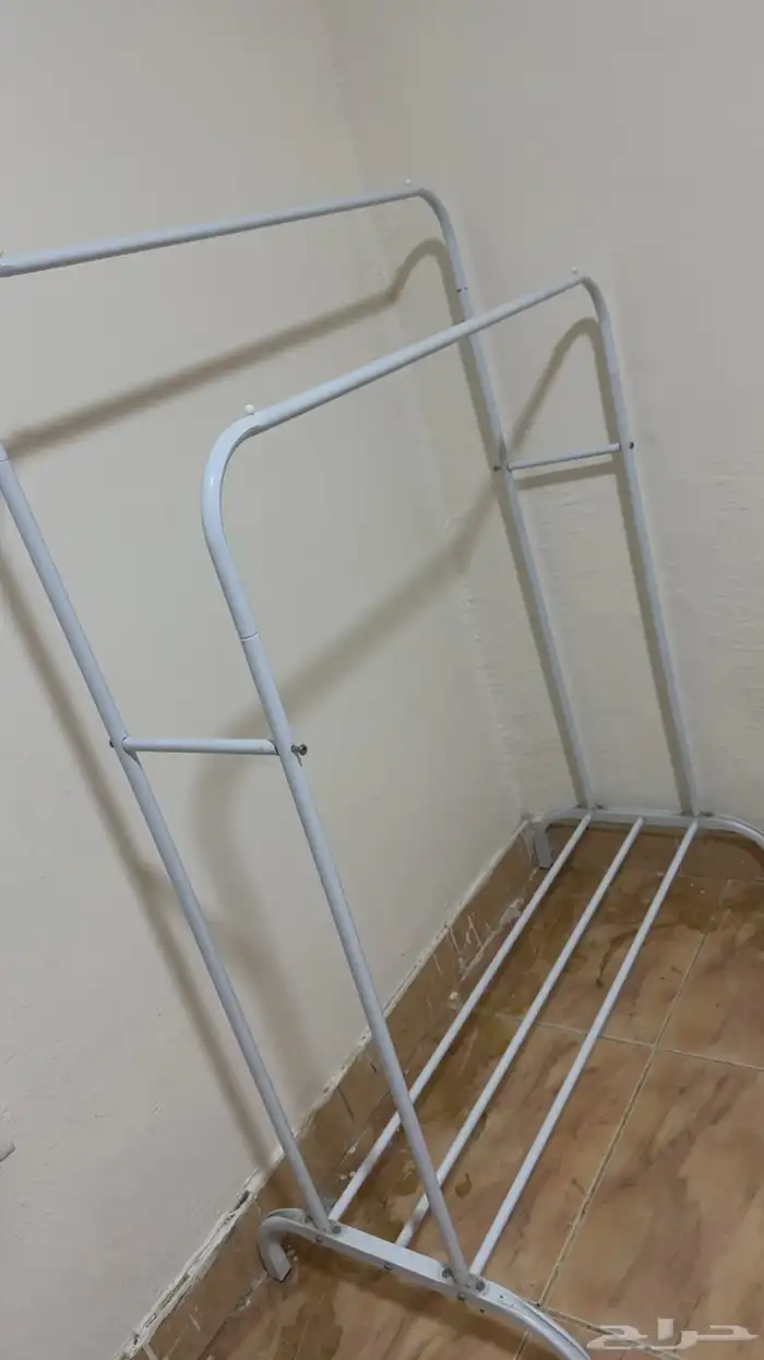 اثاث سرير و علاقة ملابس و تسريحة ايكيا 2