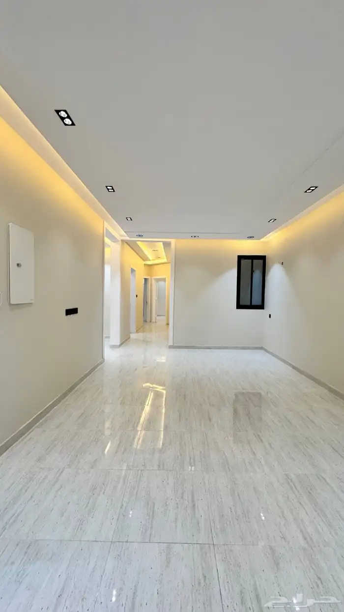 للبيع شقق ارضي و ارواف علوي مع ملحق على طريق ابها الخميس 27