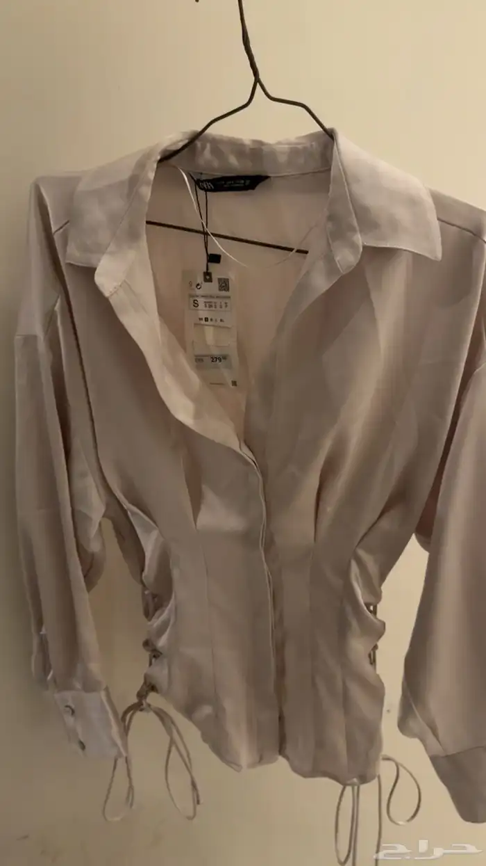 بلوزة من زارا مقاسهاS 0