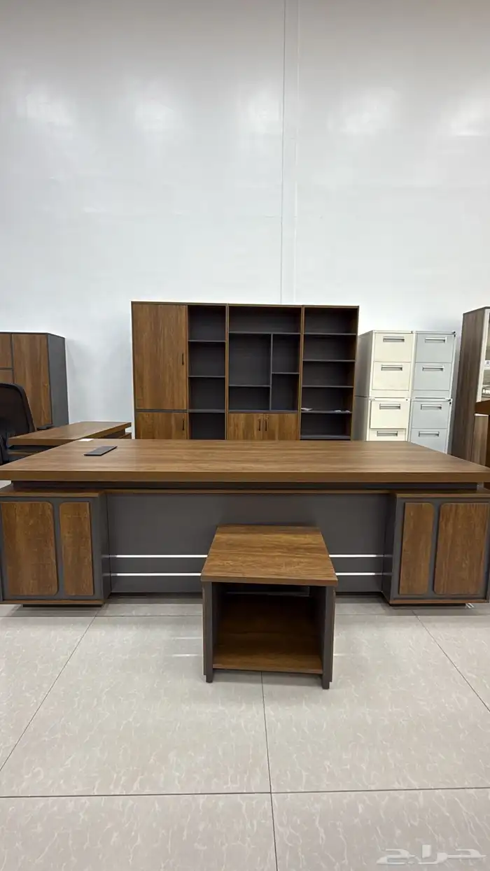 مكاتب ادراية فخمة جميع المقاسات 1