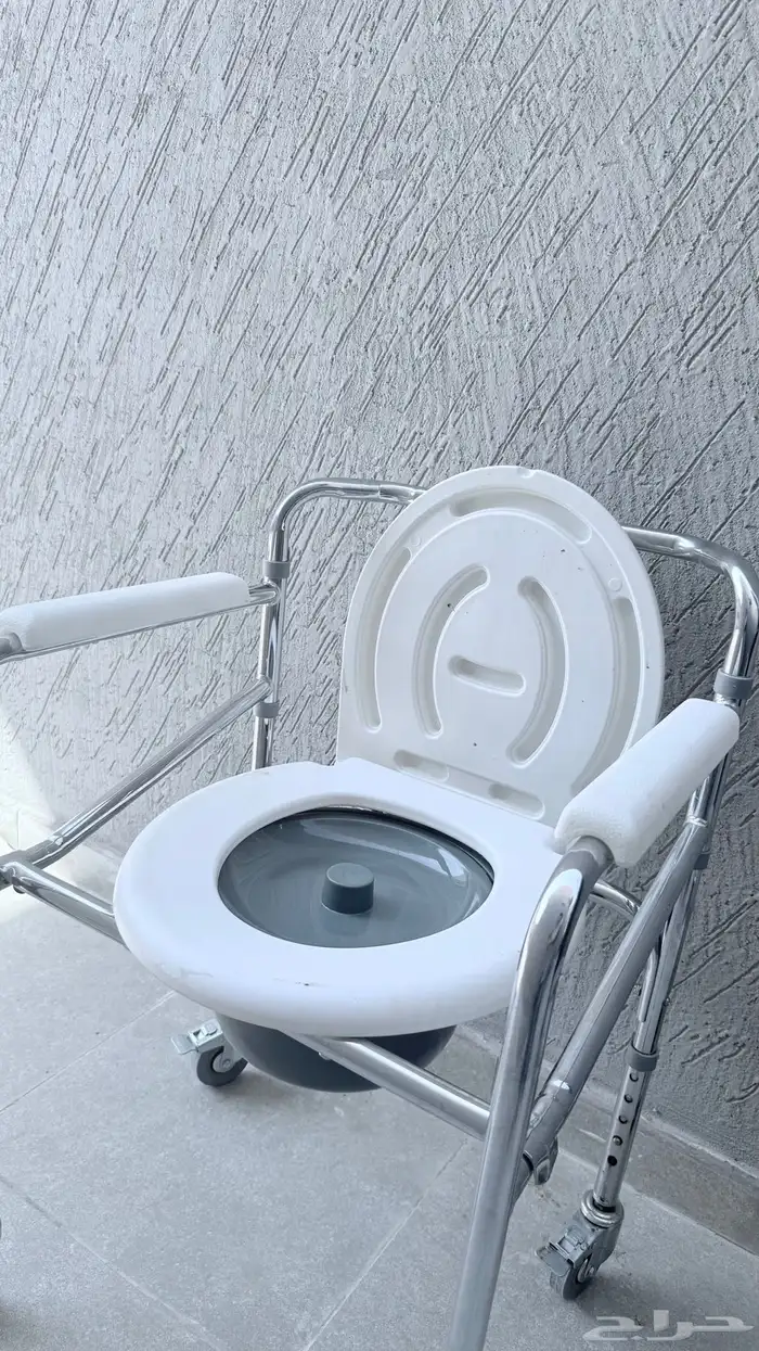 للبيع سرير طبي جديد ب 2500 ريال مع كرسي حمام 7