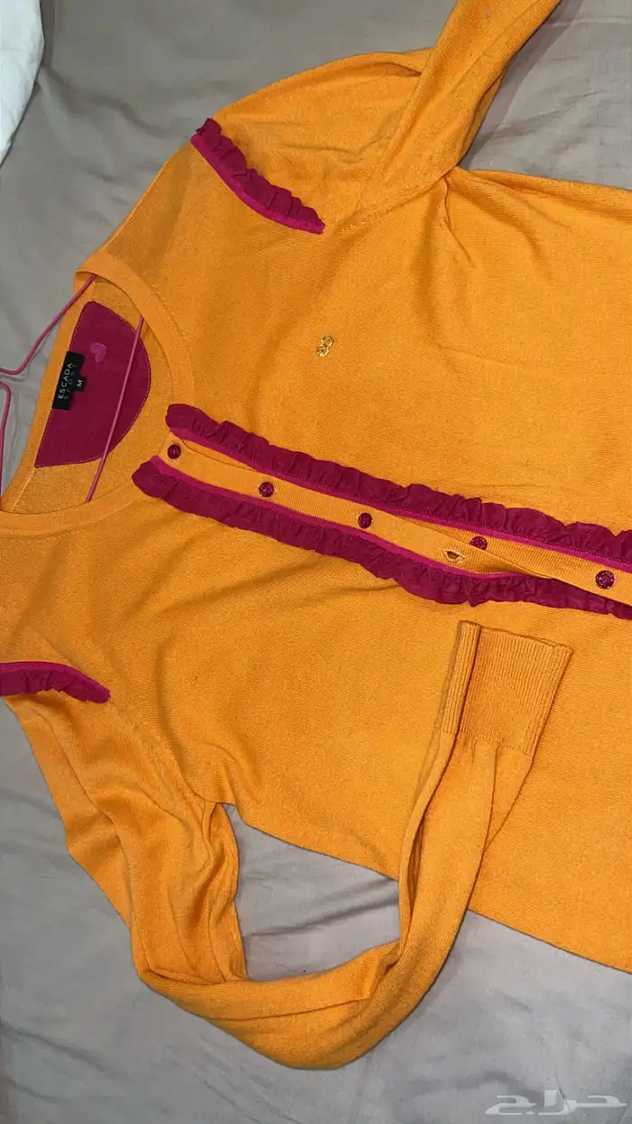 بلوزة ماركة اسكادا شبه جديده 1