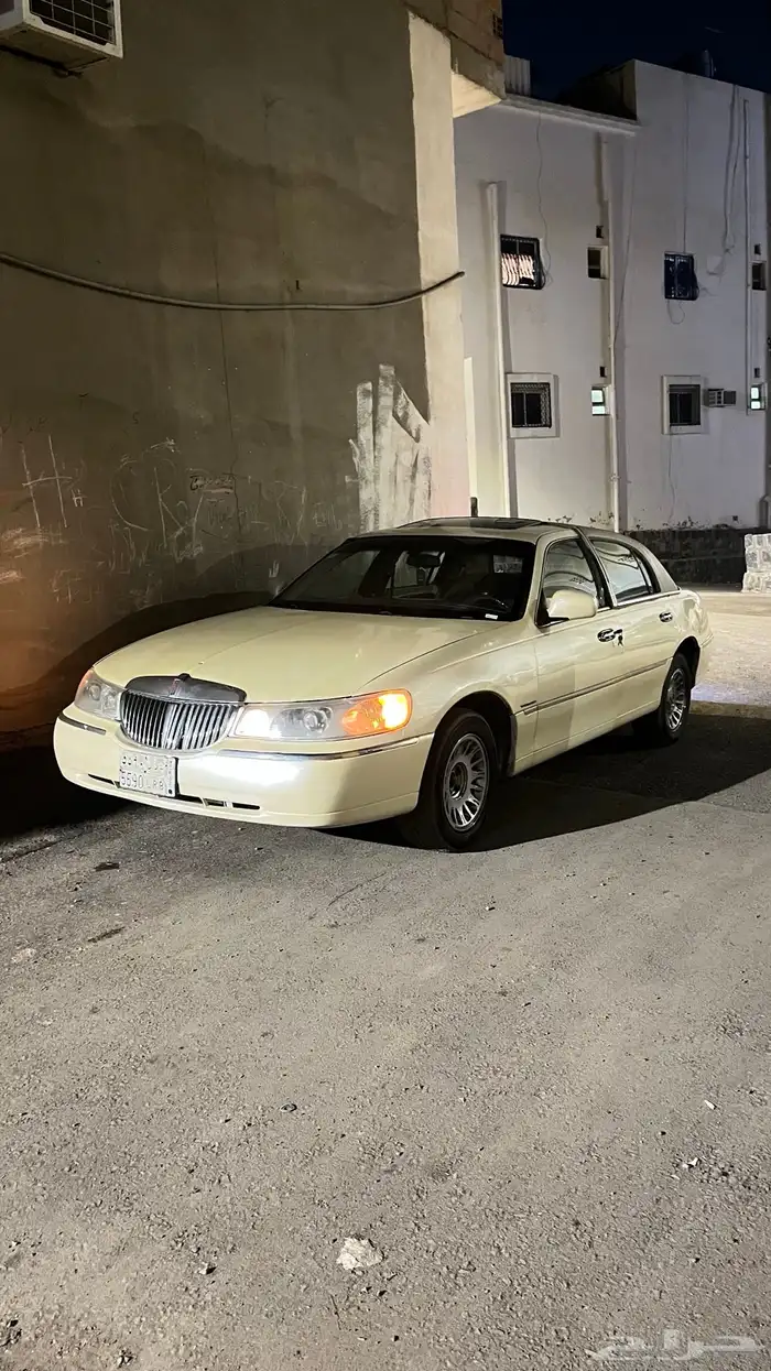 لنكولن تاون كار مجدد مفحوص 3