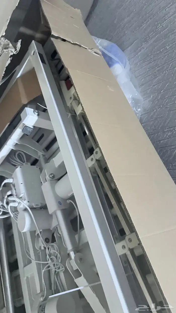 للبيع سرير طبي جديد ب 2500 ريال مع كرسي حمام 1