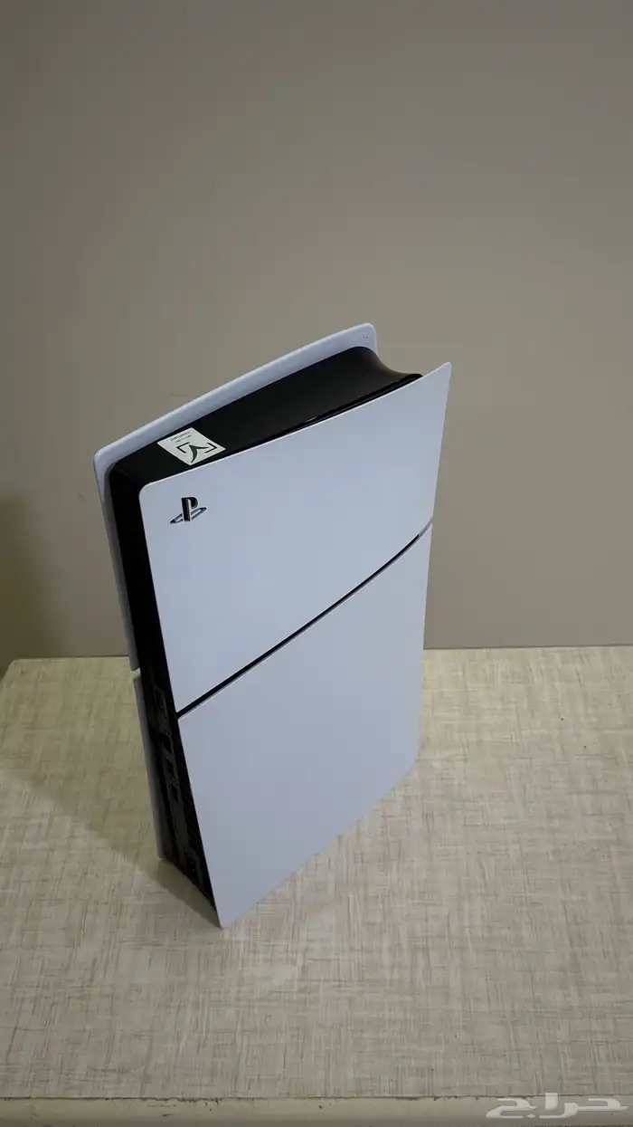 طاولة العاب وبلايستيشن 5 مع شاشه 3