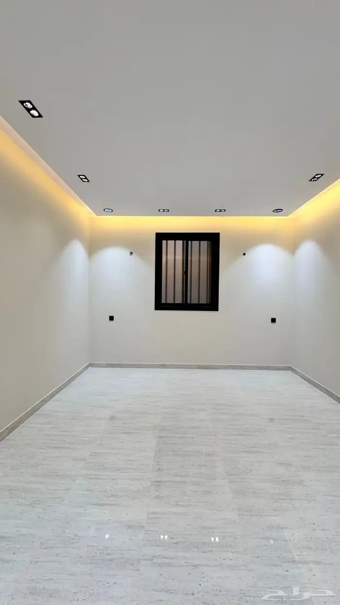 للبيع شقق ارضي و ارواف علوي مع ملحق على طريق ابها الخميس 30