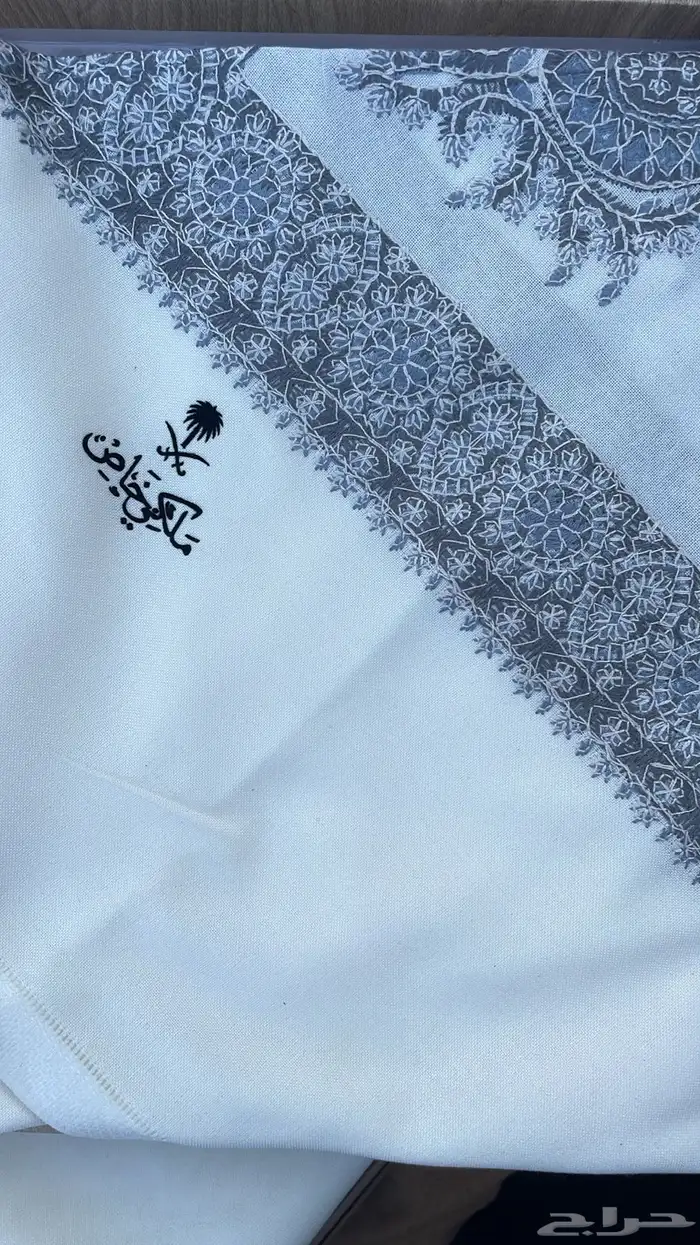 غترة ملكي خاص كارتير جيفنشي 0