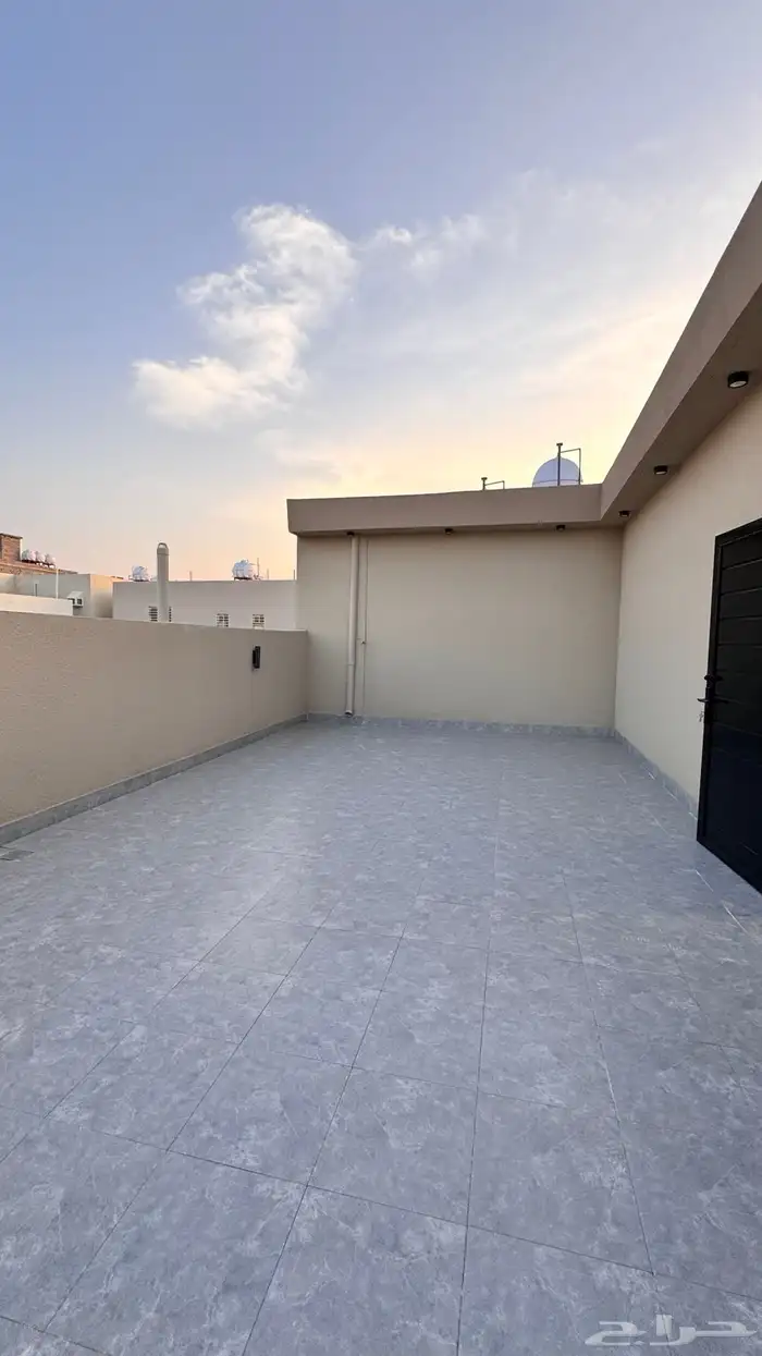 للبيع شقق ارضي و ارواف علوي مع ملحق على طريق ابها الخميس 37