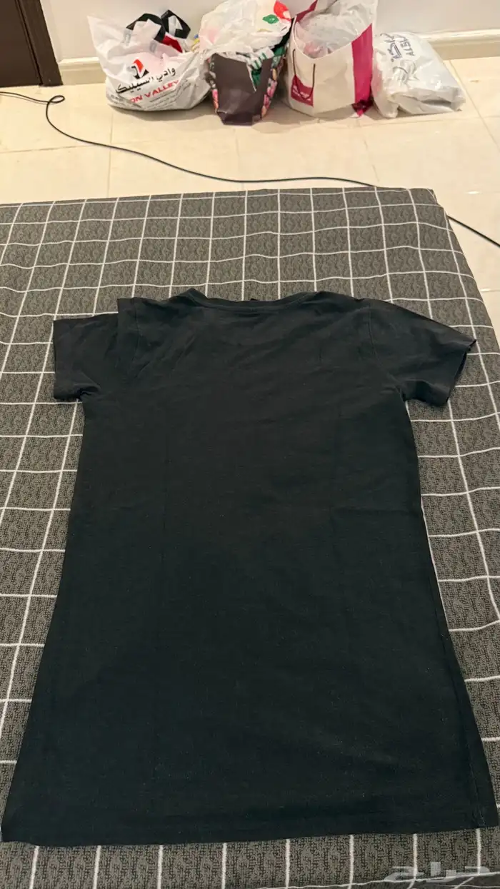 تيشيرت اسود مستعمل مقاس M 1