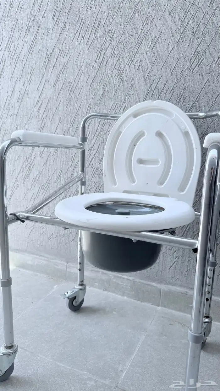 للبيع سرير طبي جديد ب 2500 ريال مع كرسي حمام 6